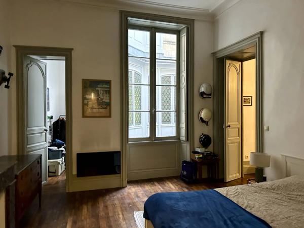 Acheter un Appartement de 59m2 de type 2/2Bis dans un bel immeuble classé quartier Saint Paul/Grosse cloche avec grande cave et débarras