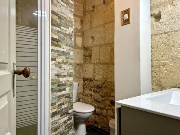 Acheter un Appartement de 59m2 de type 2/2Bis dans un bel immeuble classé quartier Saint Paul/Grosse cloche avec grande cave et débarras