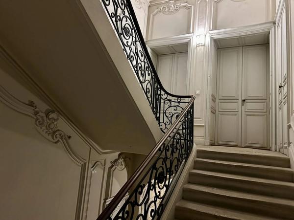 Acheter un Appartement de 59m2 de type 2/2Bis dans un bel immeuble classé quartier Saint Paul/Grosse cloche avec grande cave et débarras