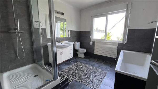 Maison à louer 700 € CC ISSOUDUN 5 p 102 m² DPE C
