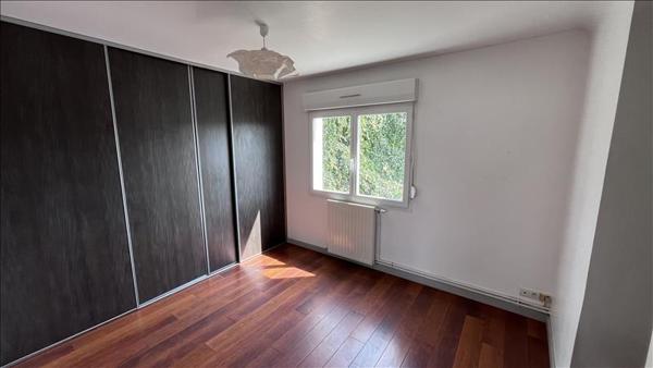 Maison à louer 700 € CC ISSOUDUN 5 p 102 m² DPE C