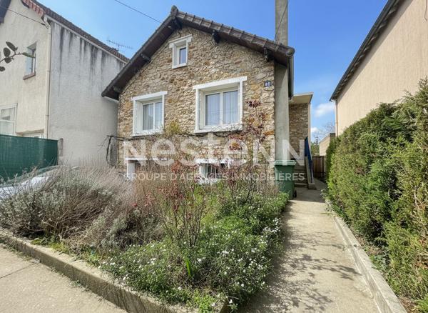 A vendre à Viry-Châtillon maison de caractère en Meulière proche des commerces des écoles et de la gare.
