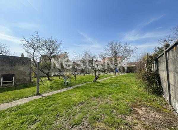 A vendre à Viry-Châtillon maison de caractère en Meulière proche des commerces des écoles et de la gare.