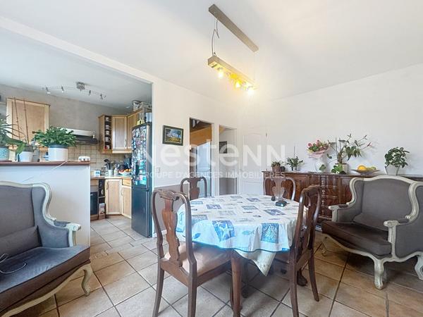 A vendre à Viry-Châtillon maison de caractère en Meulière proche des commerces des écoles et de la gare.