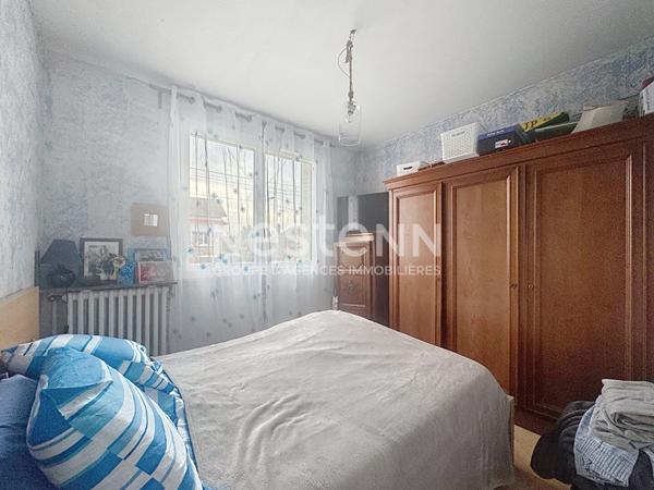 A vendre à Viry-Châtillon maison de caractère en Meulière proche des commerces des écoles et de la gare.