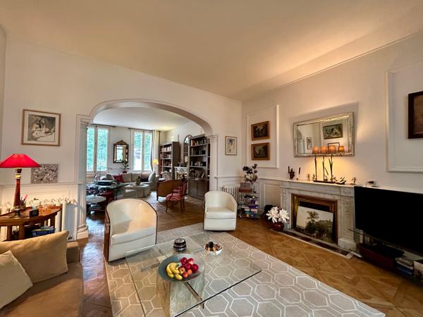 Appartement 7 pièce(s) 3 chambre(s) 197 m²