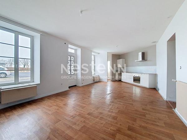 Maison à vendre à sur le port de MARANS - 5 pièces, 3 chambres - Vendu Loué