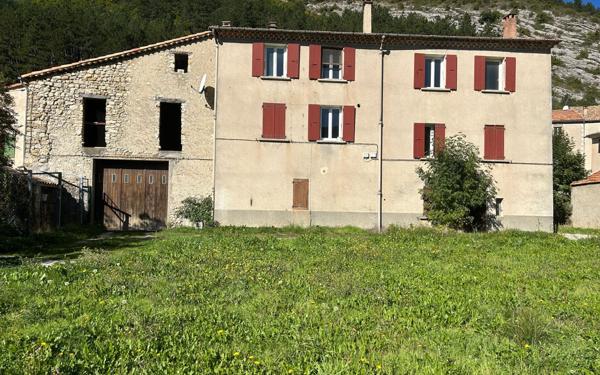 Immeuble à vendre    12 pièces • 225 m2 Séderon