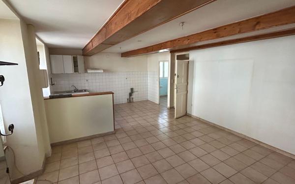 Immeuble à vendre    12 pièces • 225 m2 Séderon