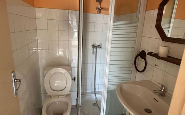 Immeuble à vendre    12 pièces • 225 m2 Séderon