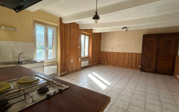 Immeuble à vendre    12 pièces • 225 m2 Séderon