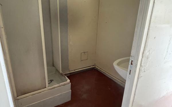 Immeuble à vendre    12 pièces • 225 m2 Séderon