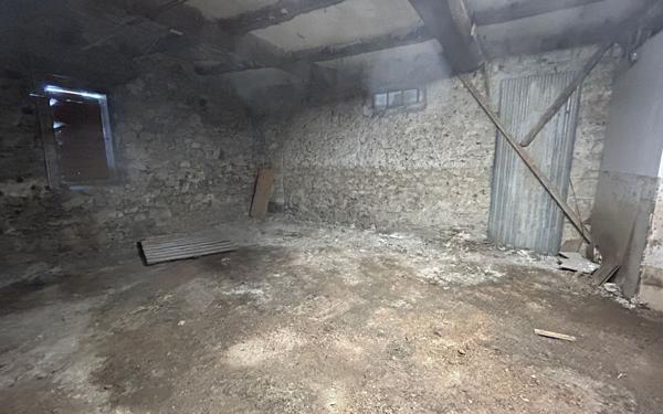 Immeuble à vendre    12 pièces • 225 m2 Séderon