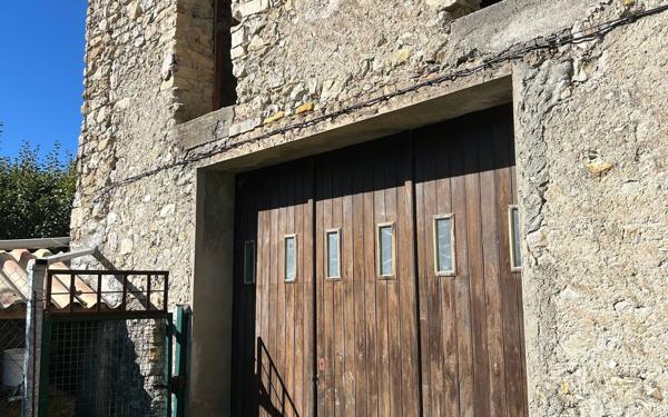 Immeuble à vendre    12 pièces • 225 m2 Séderon