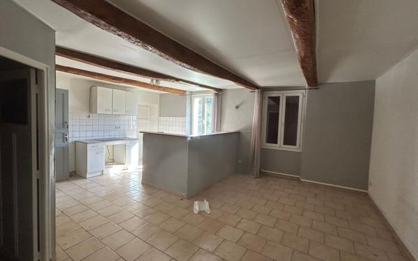 Immeuble à vendre    12 pièces • 225 m2 Séderon
