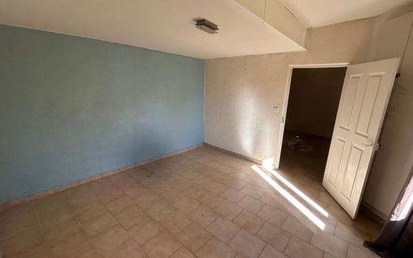 Immeuble à vendre    12 pièces • 225 m2 Séderon