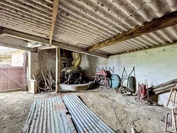 MAISON A RENOVER - NOTRE DAME D'OE 4 pièces 127 m² avec 3 chambres, jardin et deux garages