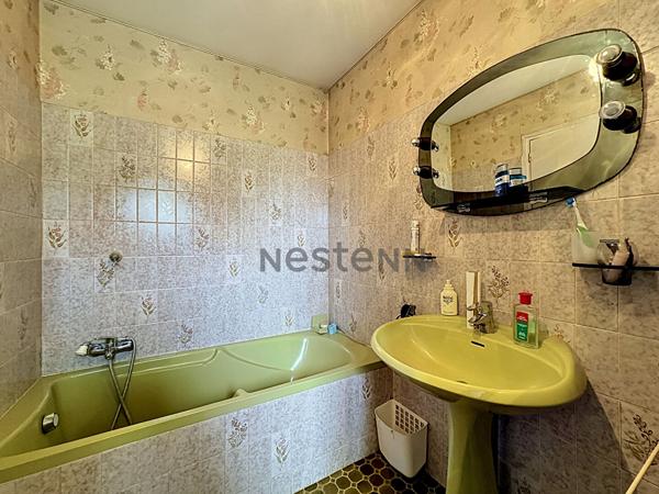 MAISON A RENOVER - NOTRE DAME D'OE 4 pièces 127 m² avec 3 chambres, jardin et deux garages