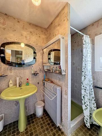 MAISON A RENOVER - NOTRE DAME D'OE 4 pièces 127 m² avec 3 chambres, jardin et deux garages