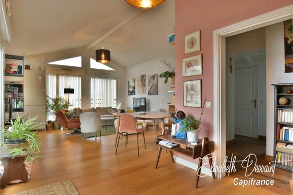 BAYONNE - Superbe duplex T4 de 104 m² au sol en dernier étage avec terrasse, cave et 3 stationnements