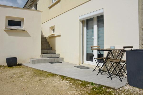 Dpt Indre et Loire (37), à vendre proche de TOURS immeuble de rapport 9 studios, terrasse, parkings