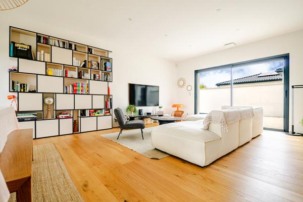 À Vendre - Villa Contemporaine de 2022 avec Piscine