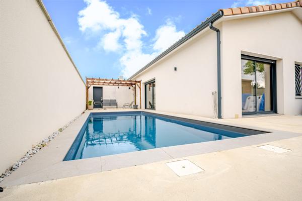 À Vendre - Villa Contemporaine de 2022 avec Piscine
