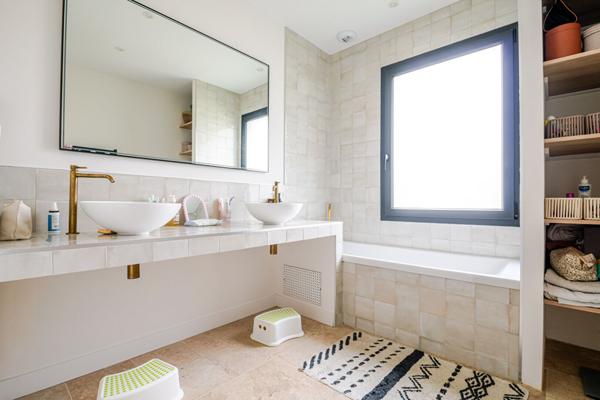 À Vendre - Villa Contemporaine de 2022 avec Piscine