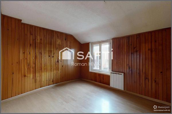 Maison 2 chambres et cour - Fort potentiel