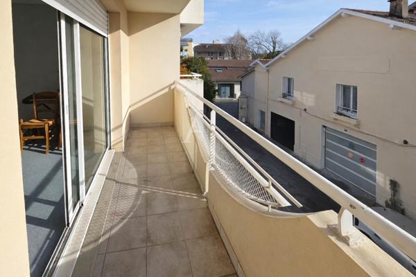 Pau Centre Appartement T3 avec balcon, garage et cave 71 m² Exposition Sud