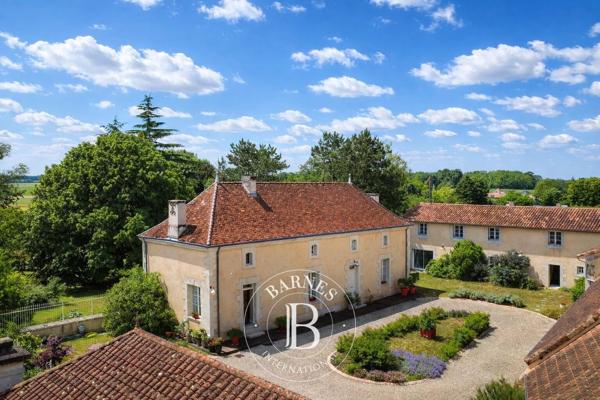 Lencloître, Manoir 8 Chambres -  394 m² à vendre