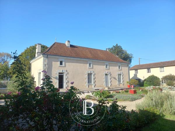 Lencloître, Manoir 8 Chambres -  394 m² à vendre