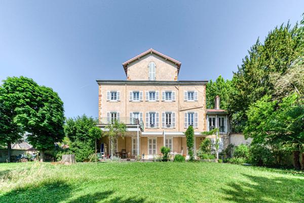 À louer – Duplex meublé d’exception de 168 m² dans une demeure bourgeoise du XVIIᵉ siècle – Écully