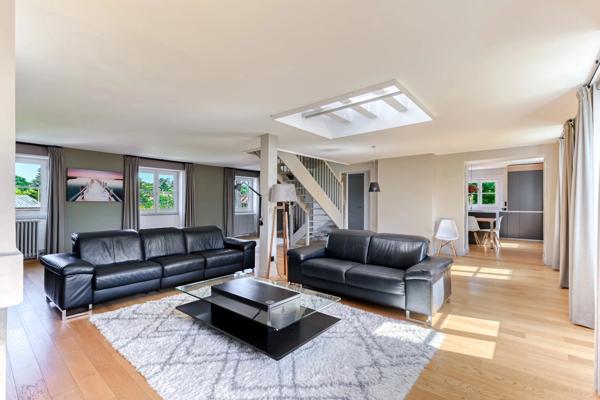 À louer – Duplex meublé d’exception de 168 m² dans une demeure bourgeoise du XVIIᵉ siècle – Écully