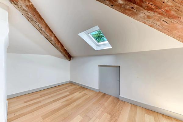 À louer – Duplex meublé d’exception de 168 m² dans une demeure bourgeoise du XVIIᵉ siècle – Écully
