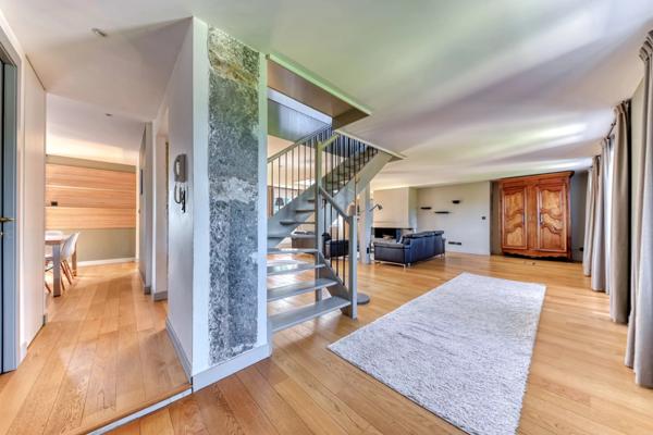 À louer – Duplex meublé d’exception de 168 m² dans une demeure bourgeoise du XVIIᵉ siècle – Écully