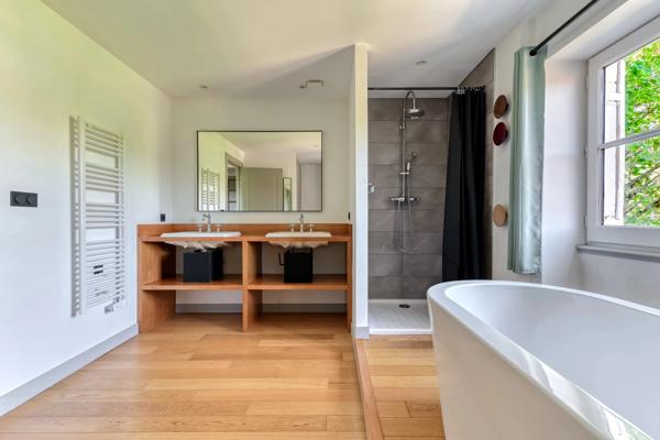À louer – Duplex meublé d’exception de 168 m² dans une demeure bourgeoise du XVIIᵉ siècle – Écully