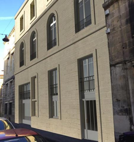 Plateaux Bordeaux centre: Ascenseur -Terrasse - Cave - Parking 