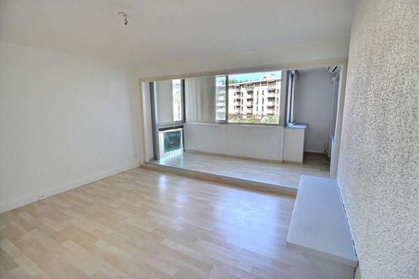 À VENDRE - PERPIGNAN APPARTEMENT DE 40m2 AVEC PLACE DE PARKING