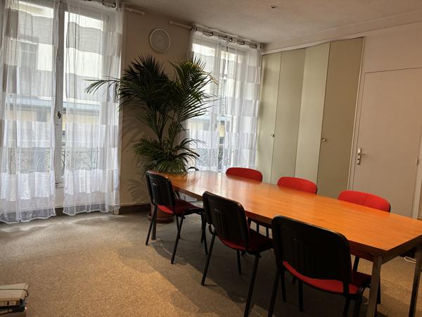 Bureau
         6 pièces
        - 119 m² 1 300 000 € *