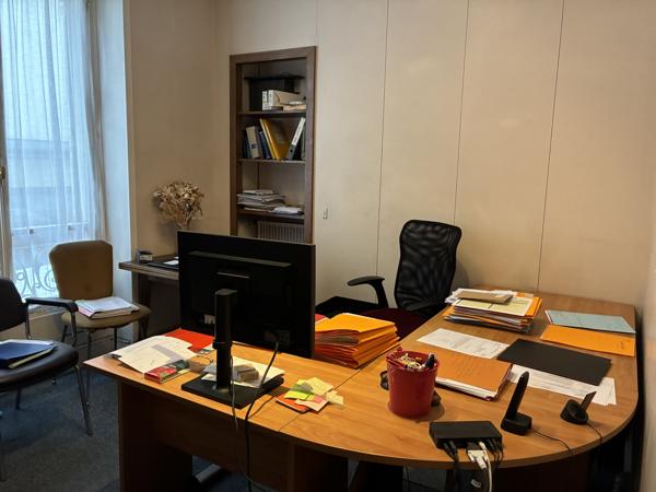 Bureau
         6 pièces
        - 119 m² 1 300 000 € *