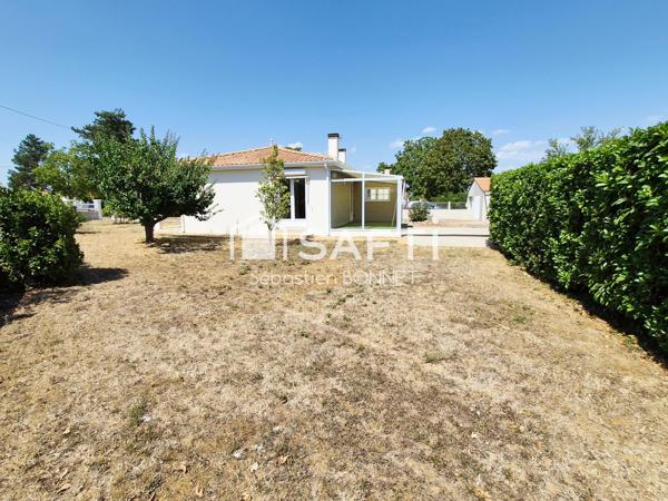 Maison de plain pied proche centre avec dépendances