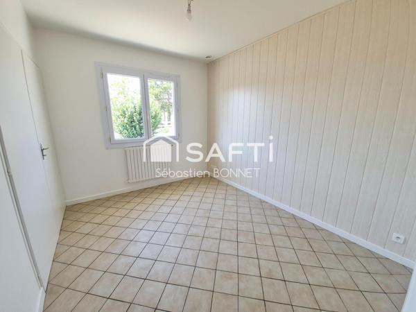 Maison de plain pied proche centre avec dépendances