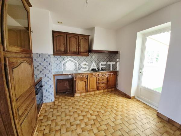 Maison de plain pied proche centre avec dépendances