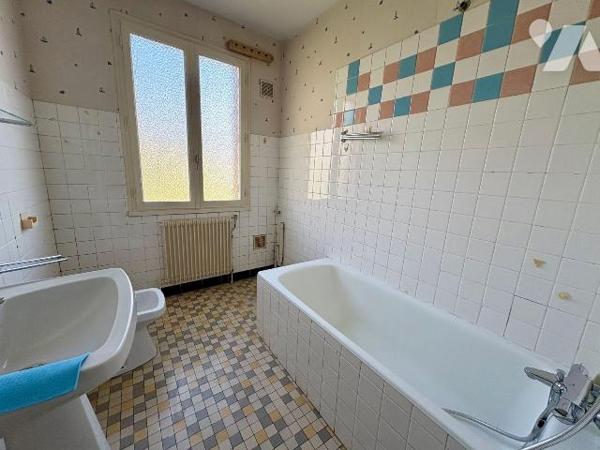 A vendre à SALBRIS (41),  plain-pied de 70 m² qui offre une vraie qualité de vie dans un quarti...
