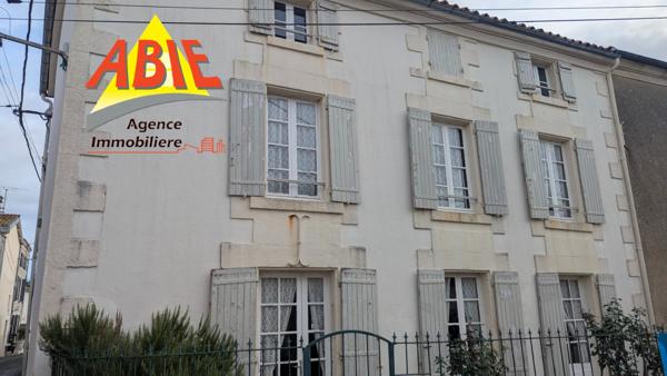 Maison  8 pièce(s)  6 chambre(s)  205 m²