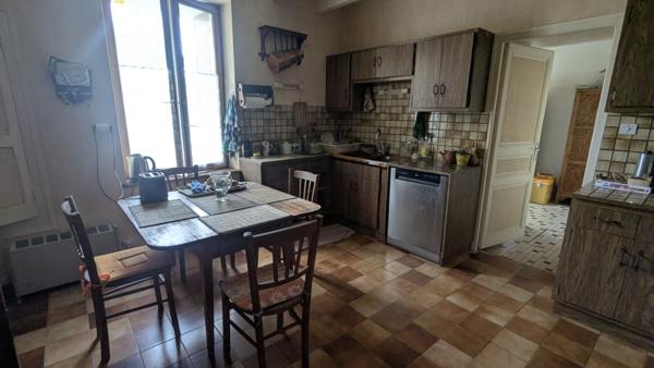 Maison  8 pièce(s)  6 chambre(s)  205 m²