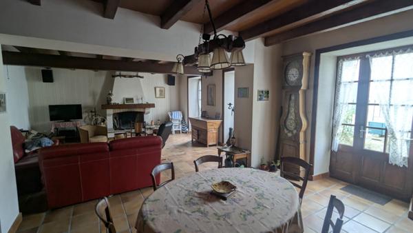 Maison  8 pièce(s)  6 chambre(s)  205 m²