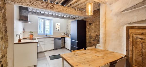 Maison de charme avec terrasse et garage à Pertuis