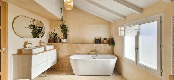 Maison de charme avec terrasse et garage à Pertuis